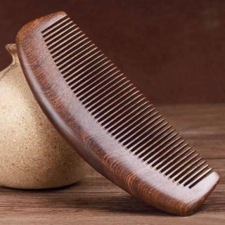 くし 櫛 ブラシ ヘアブラシ 木製 絡まない サンダルウッド 高級 ヘアケア サラサラ 頭皮マッサージ ギフト お祝いの品 プレゼント